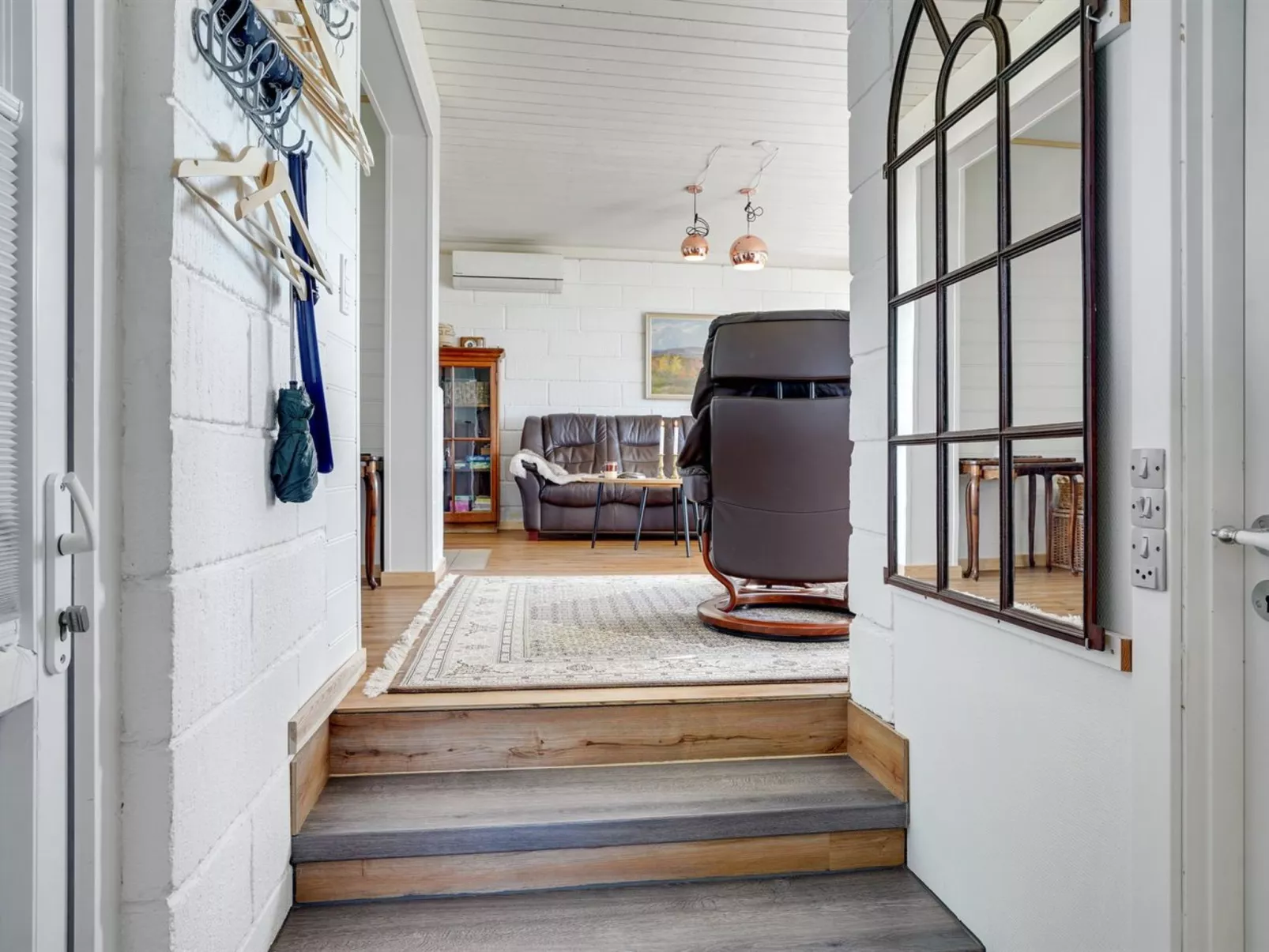 "Tomine" - 500m to the fjord-Inside