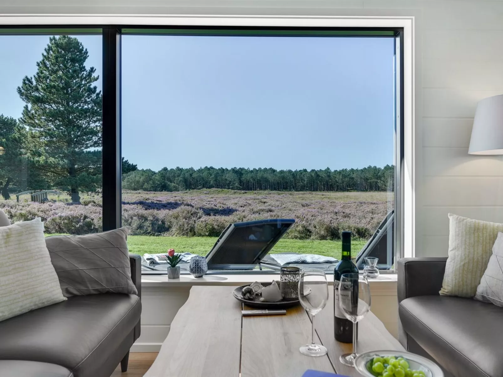 "Tea" - 2.7km from the sea-Dedans