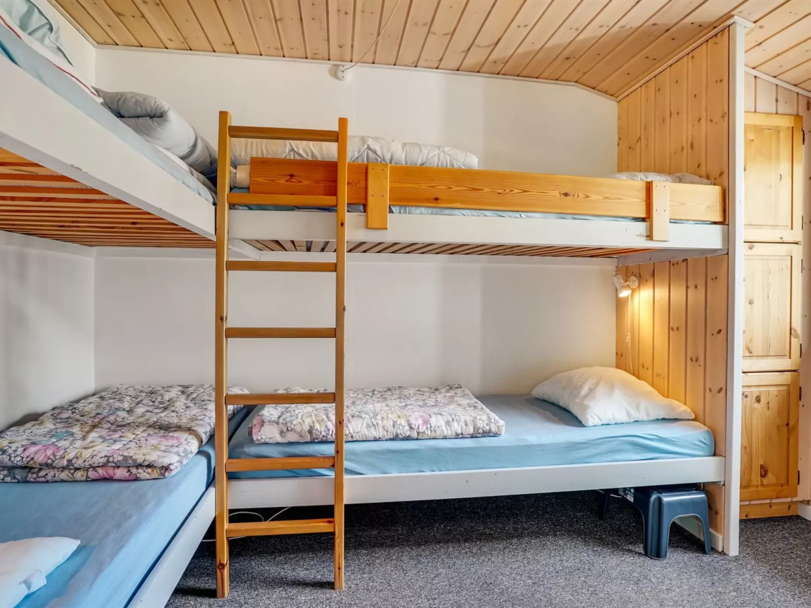 "Hughlek" - 900m from the sea-Drinnen