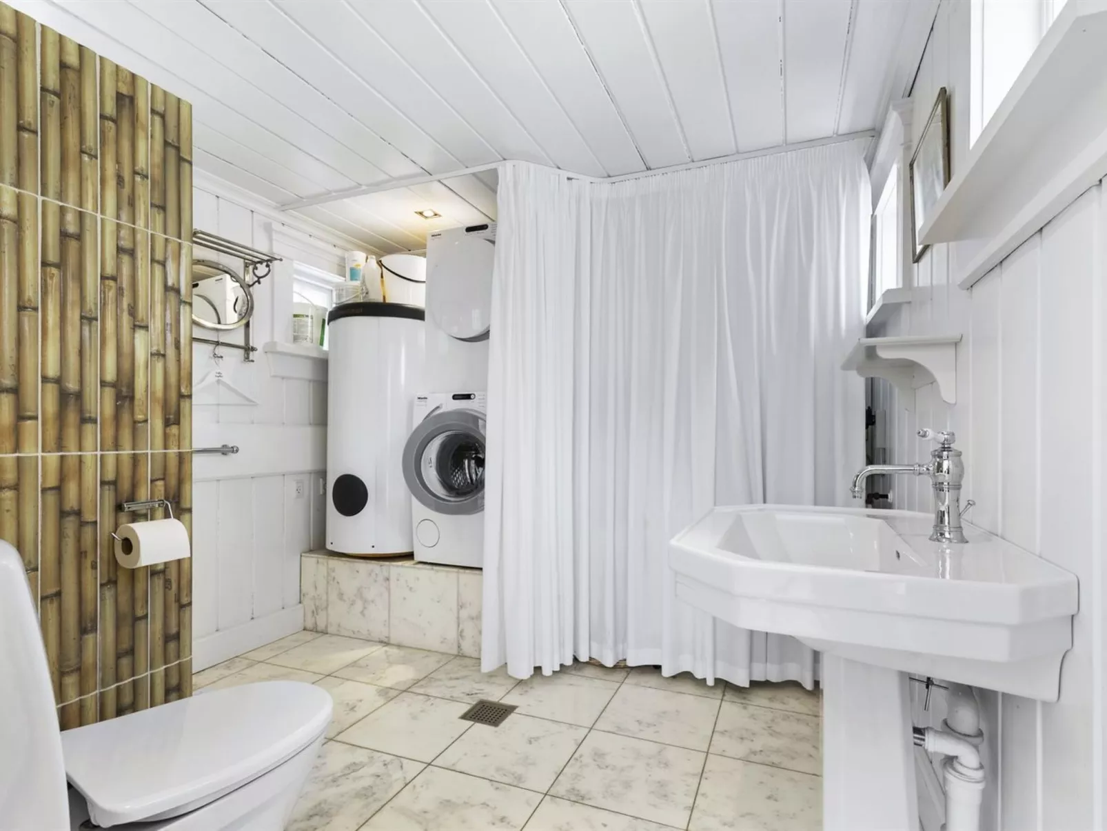 "Titia" - 1.2km to the fjord-Dedans