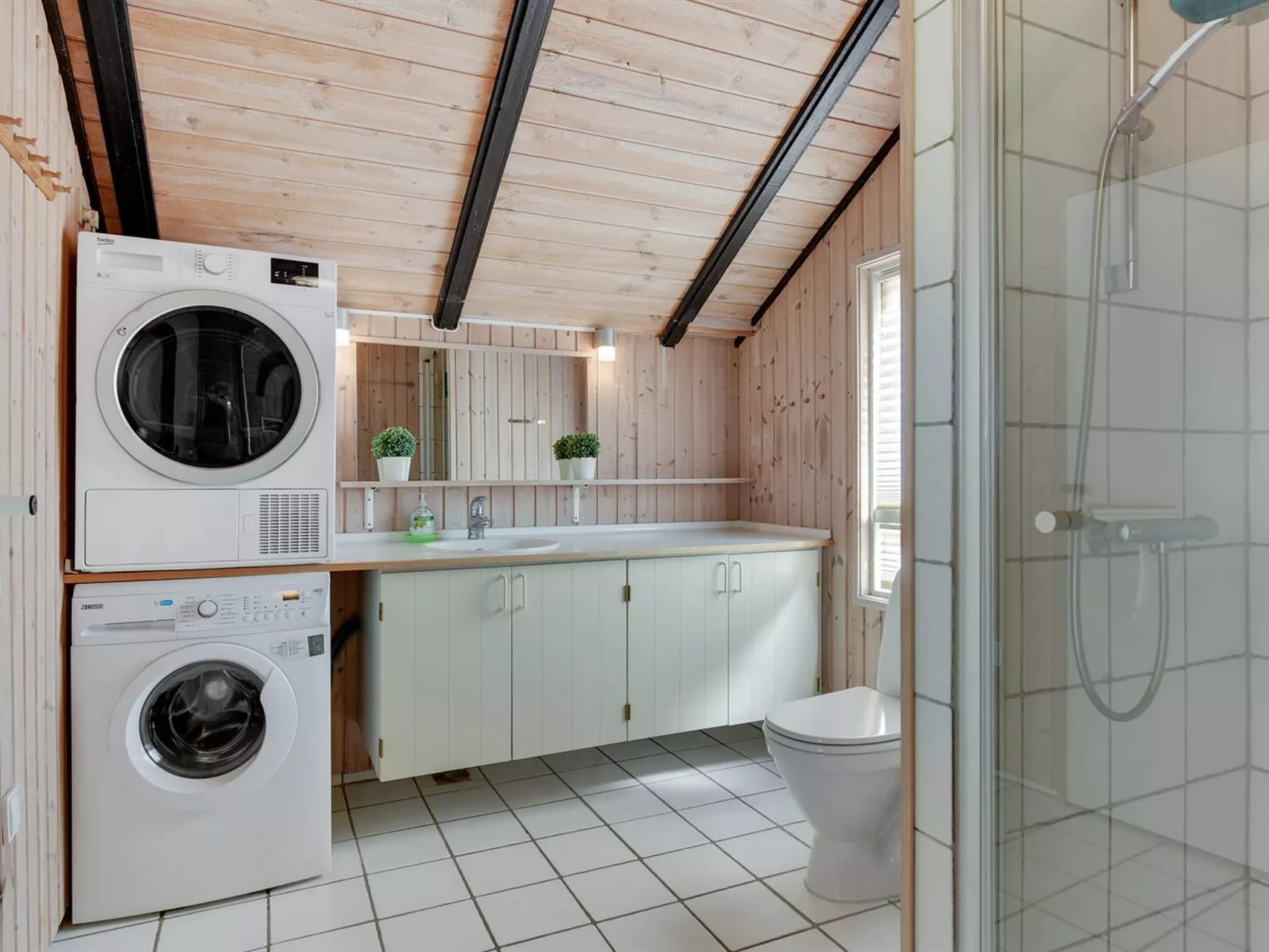 "Thorgot" - 400m from the sea-Inside