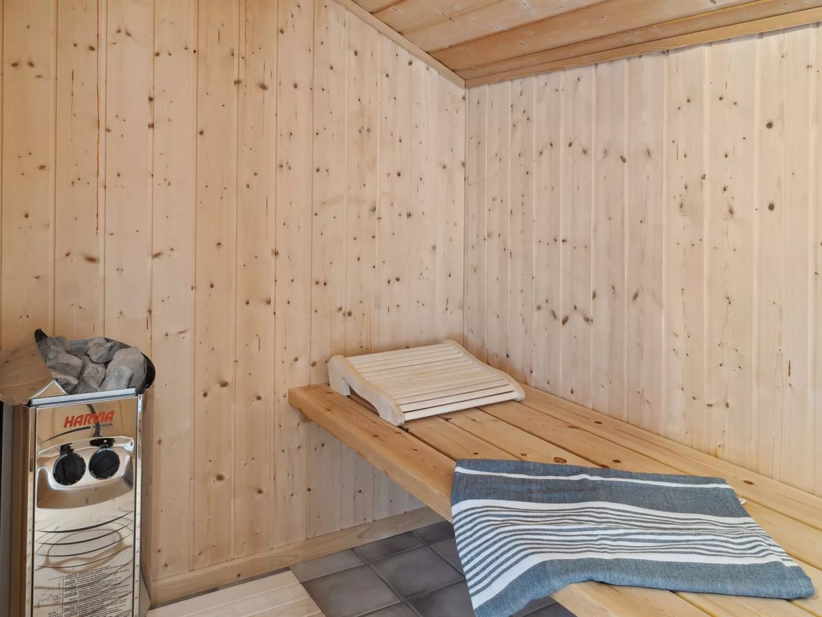 "Swanhild" - 900m from the sea-Inside