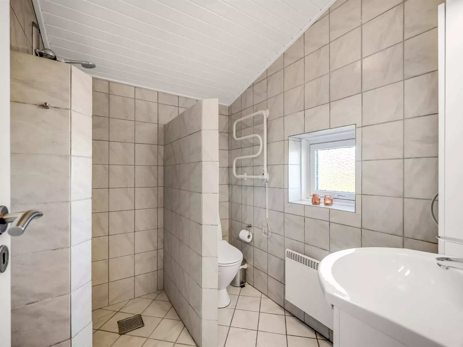 "Fia" -  from the sea-Drinnen