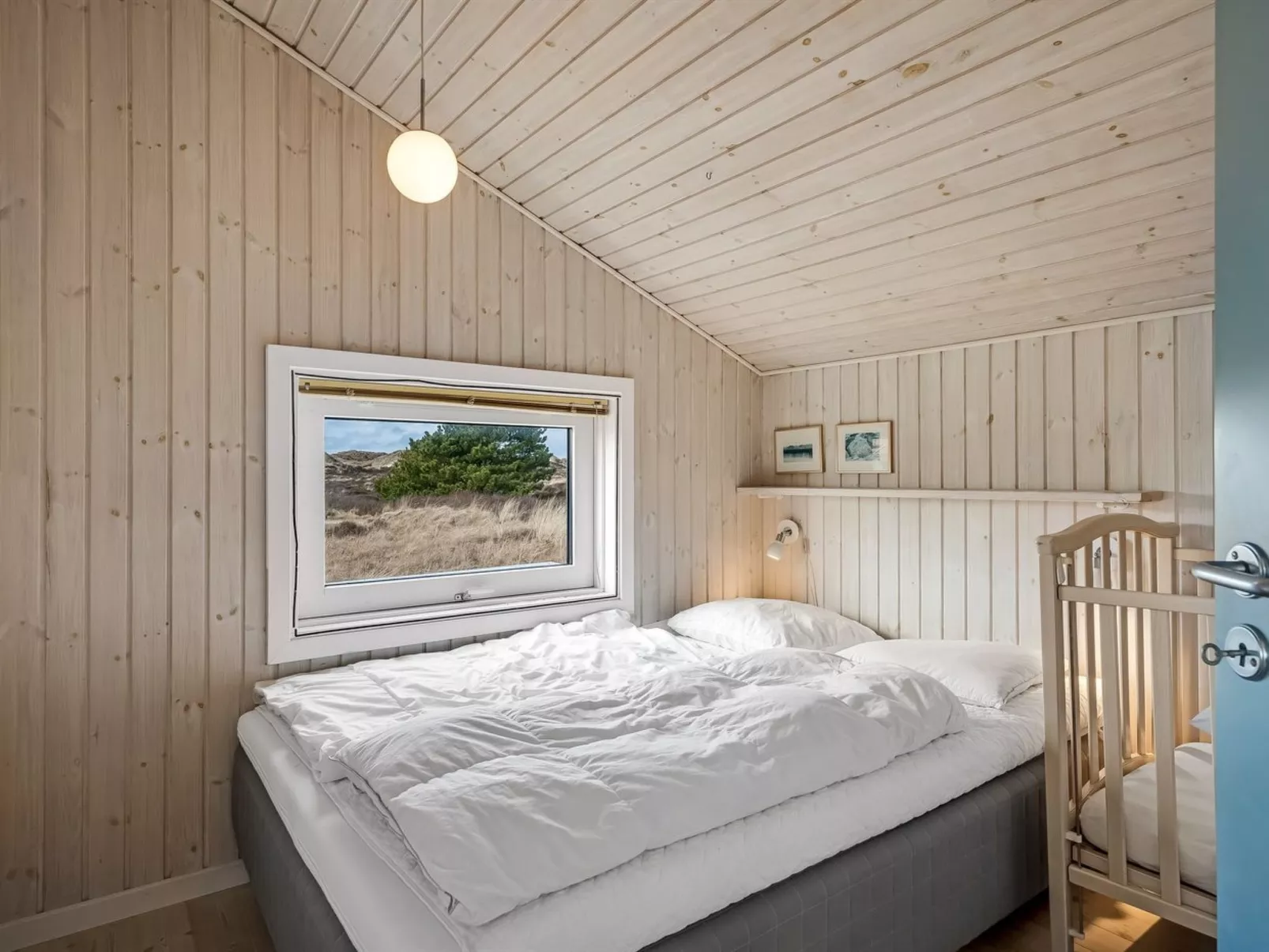 "Ferdine" - 1.5km from the sea-Inside