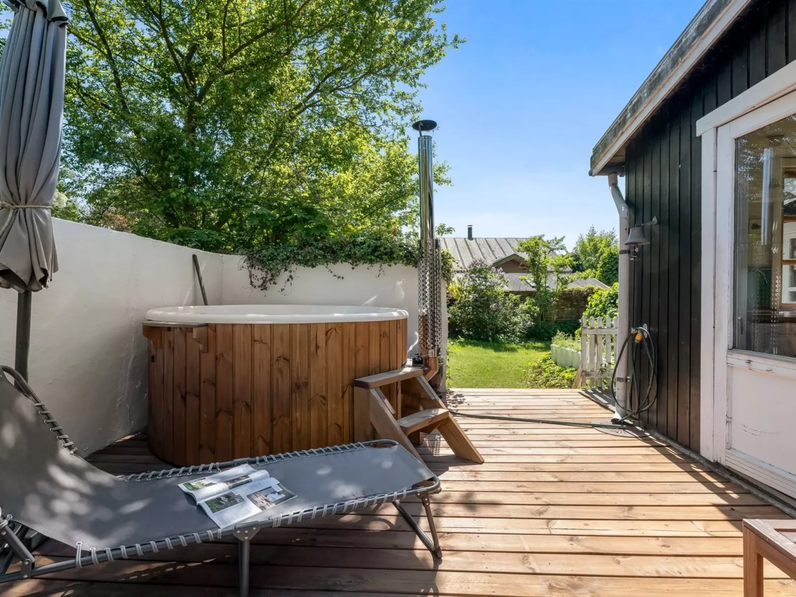 "Carly" - 100m from the sea-Drinnen