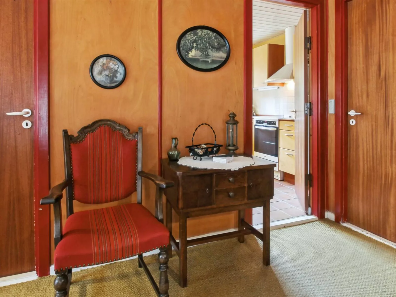 "Redward" - 1km from the sea-Drinnen