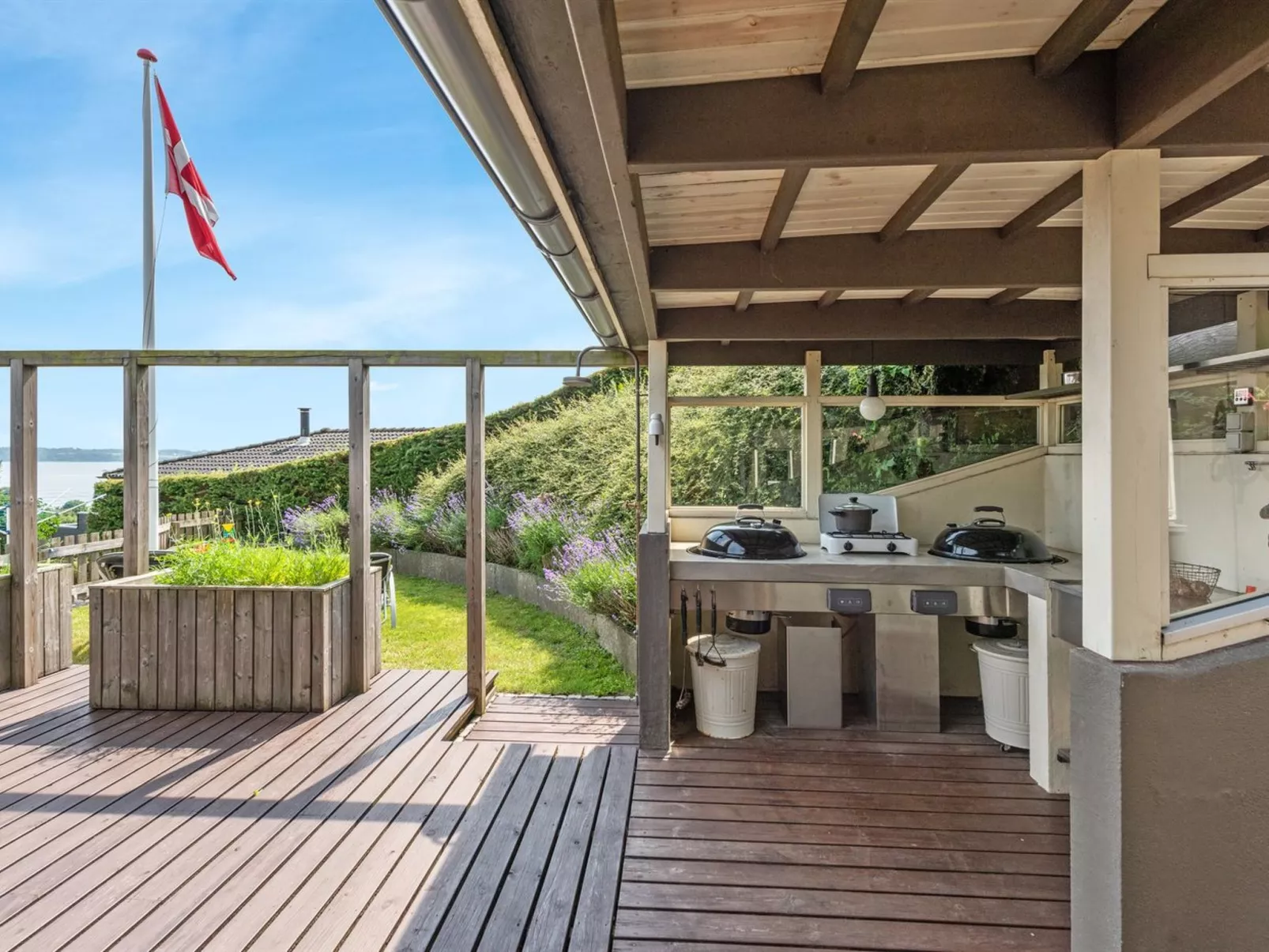 "Haraldina" - 350m to the fjord-Outside