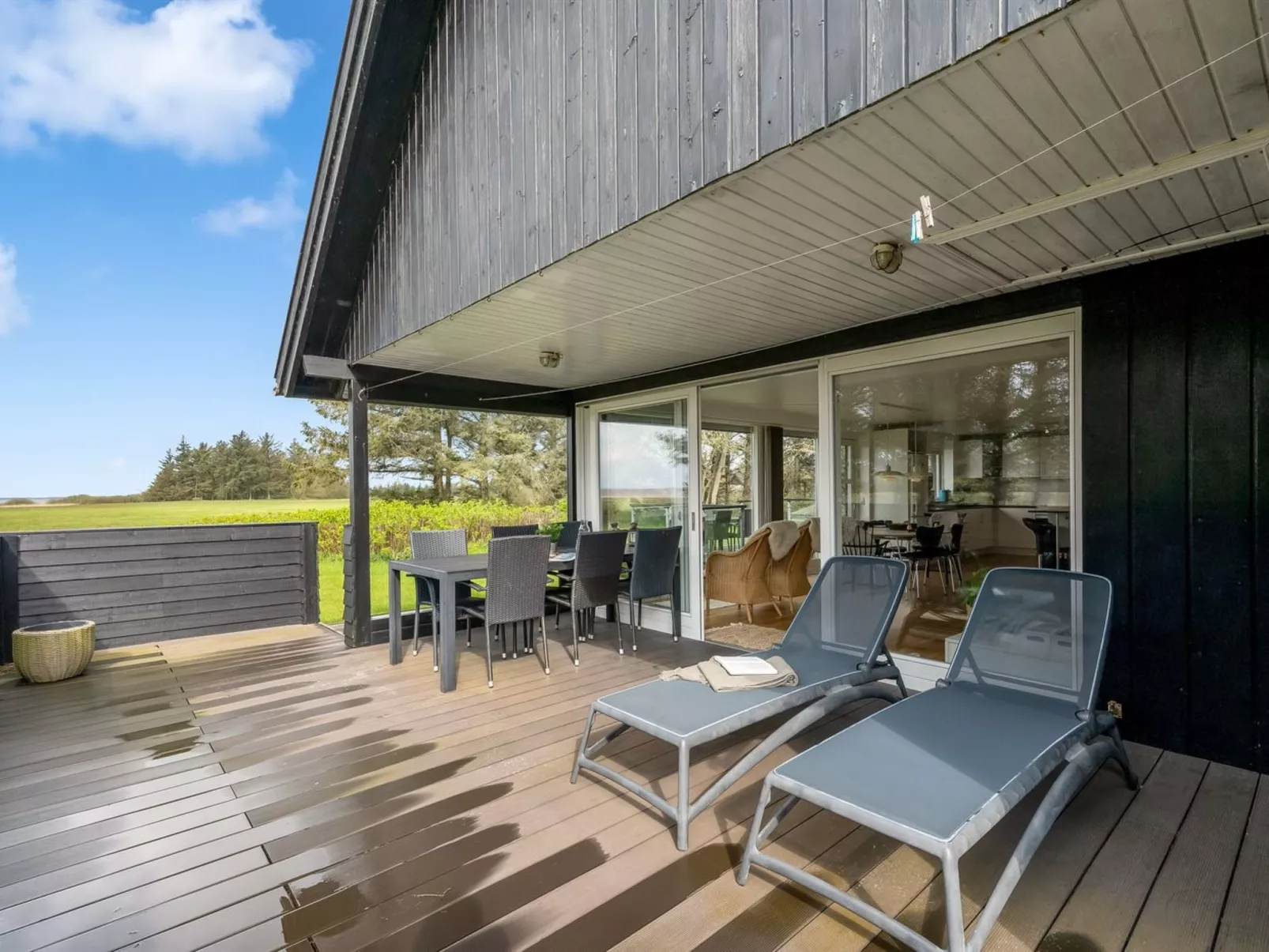 "Aleida" - 100m to the fjord-Outside