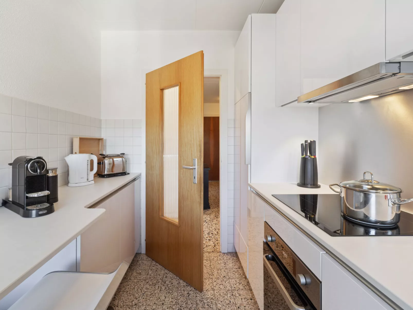 Belmont Est 80-Drinnen