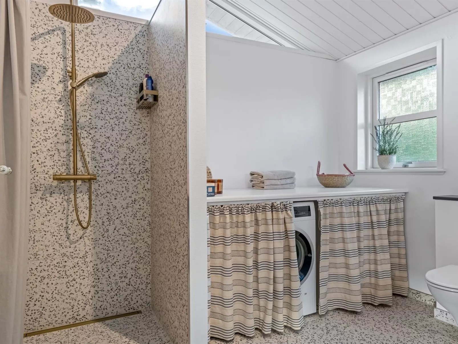 "Onta" - 900m from the sea-Drinnen