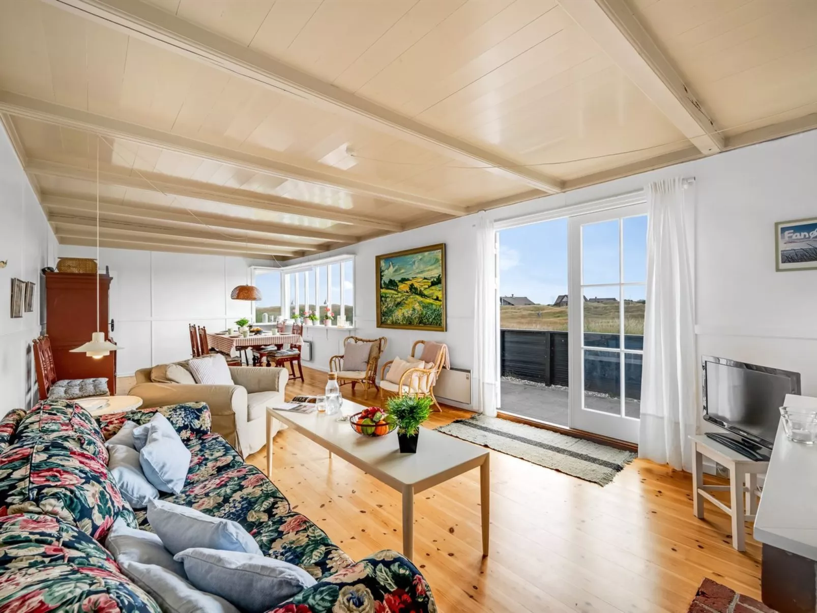 "Jamie" - 200m from the sea-Inside