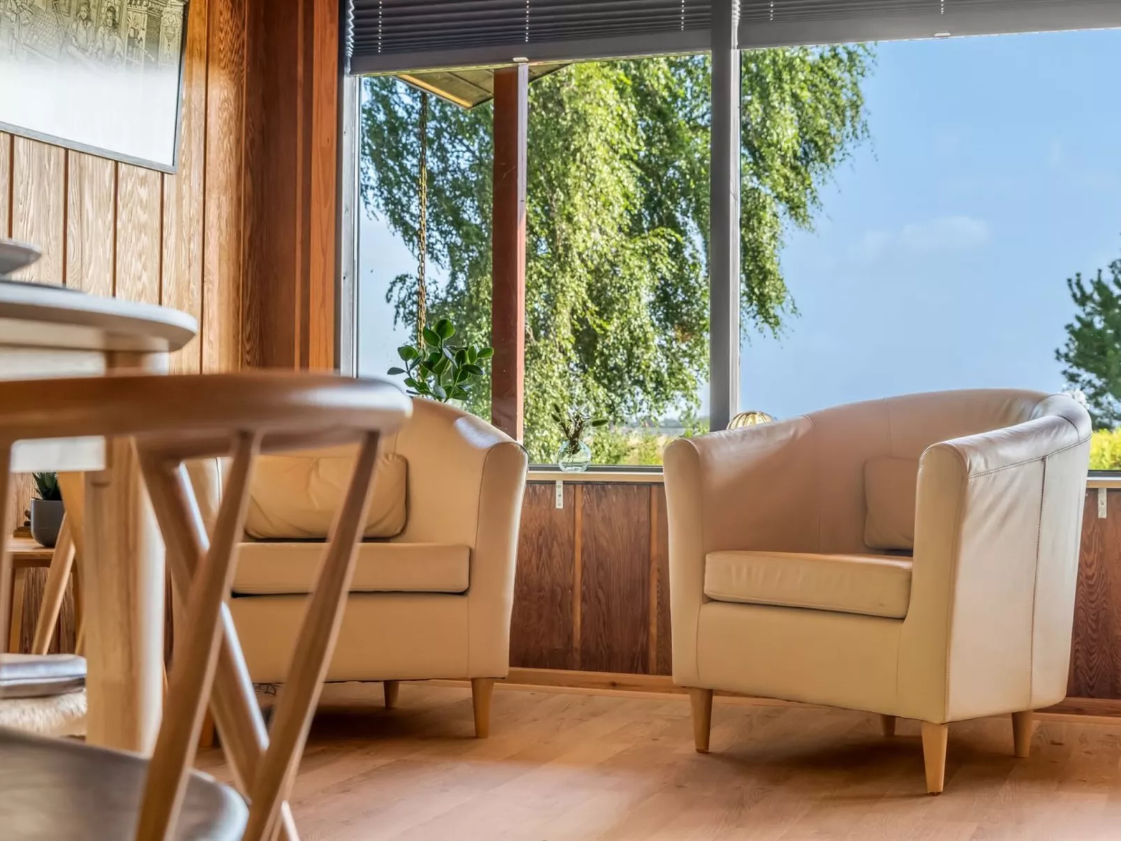 "Tayana" - 75m to the fjord-Drinnen