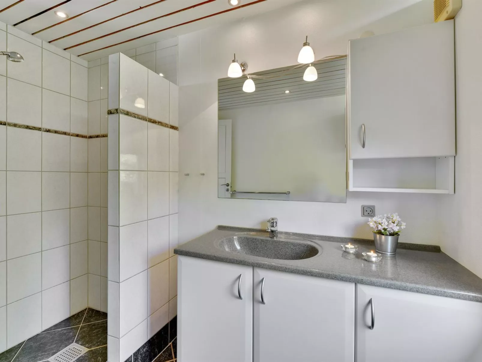 "Anund" - 1.4km from the sea-Inside