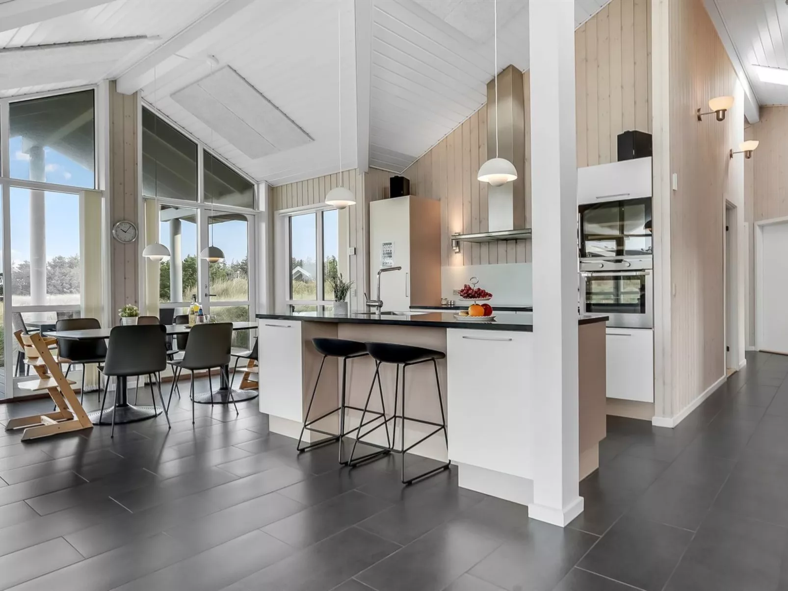 "Eskil" - 656m from the sea-Drinnen