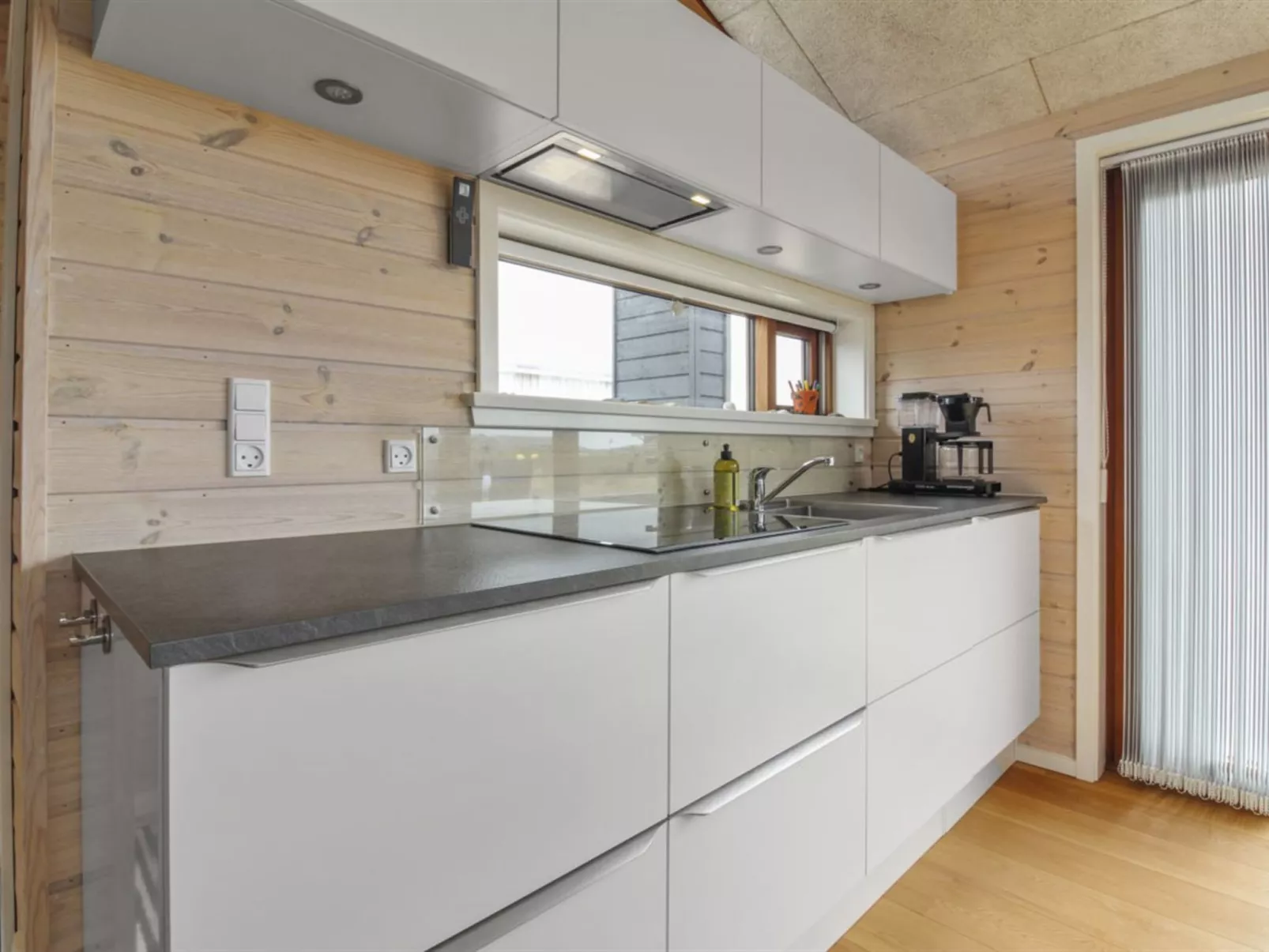 "Tuire" - 250m from the sea-Drinnen