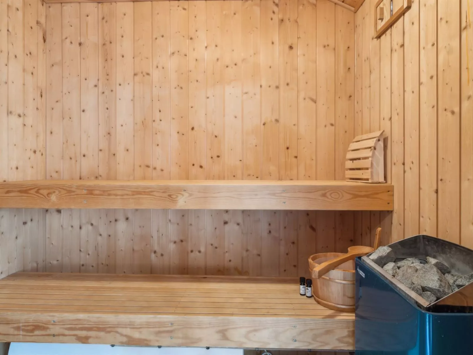 "Amola" - 1.6km from the sea-Inside