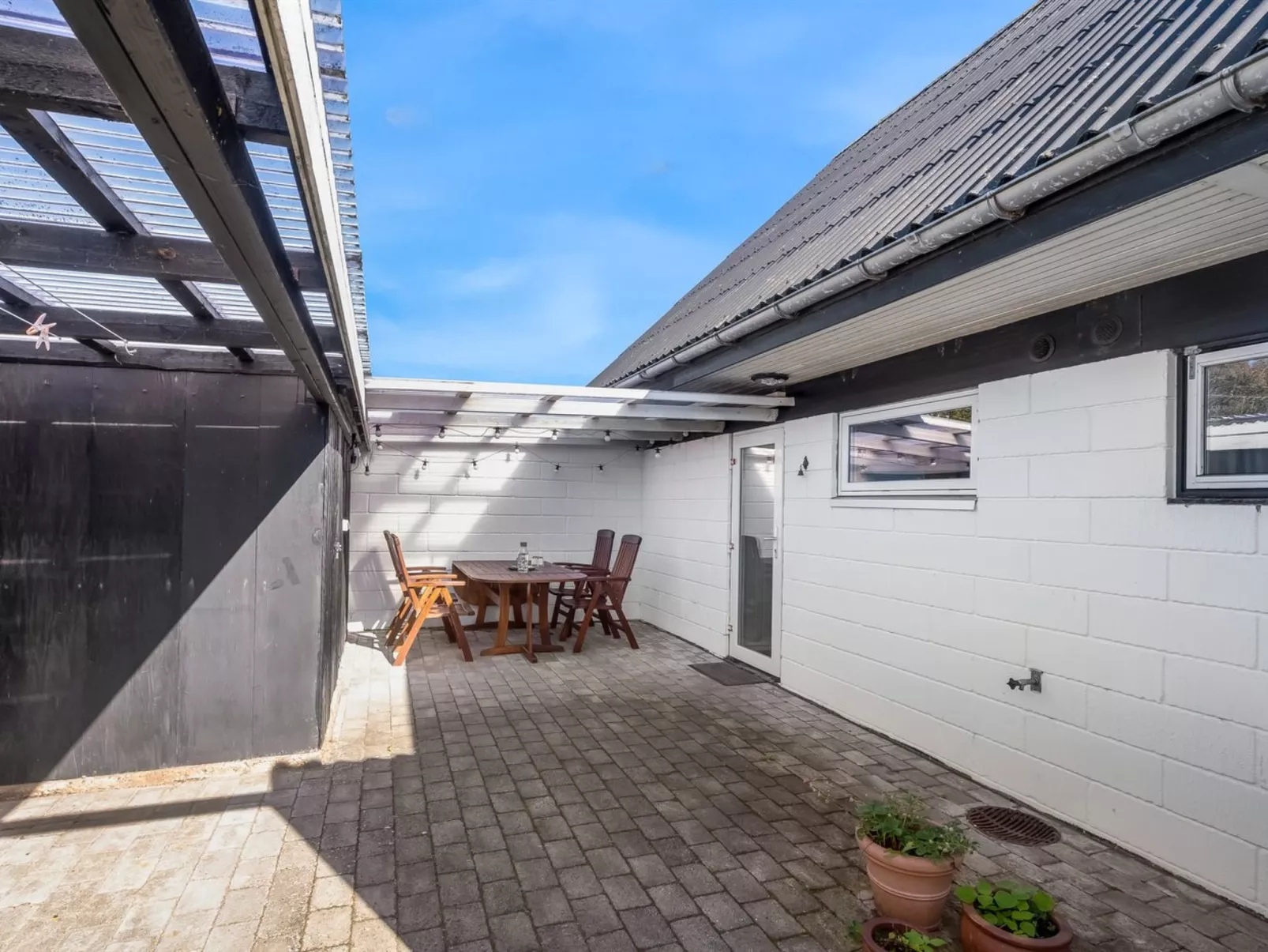 "Dunja" - 200m to the fjord-Draußen