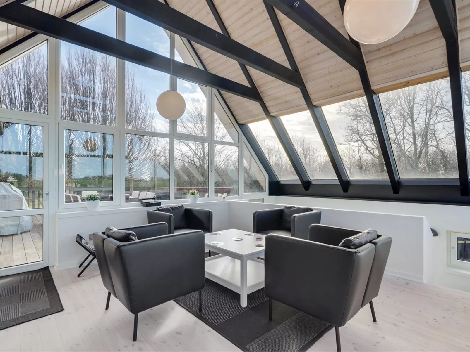 "Auguste" - 1.5km to the fjord-Inside