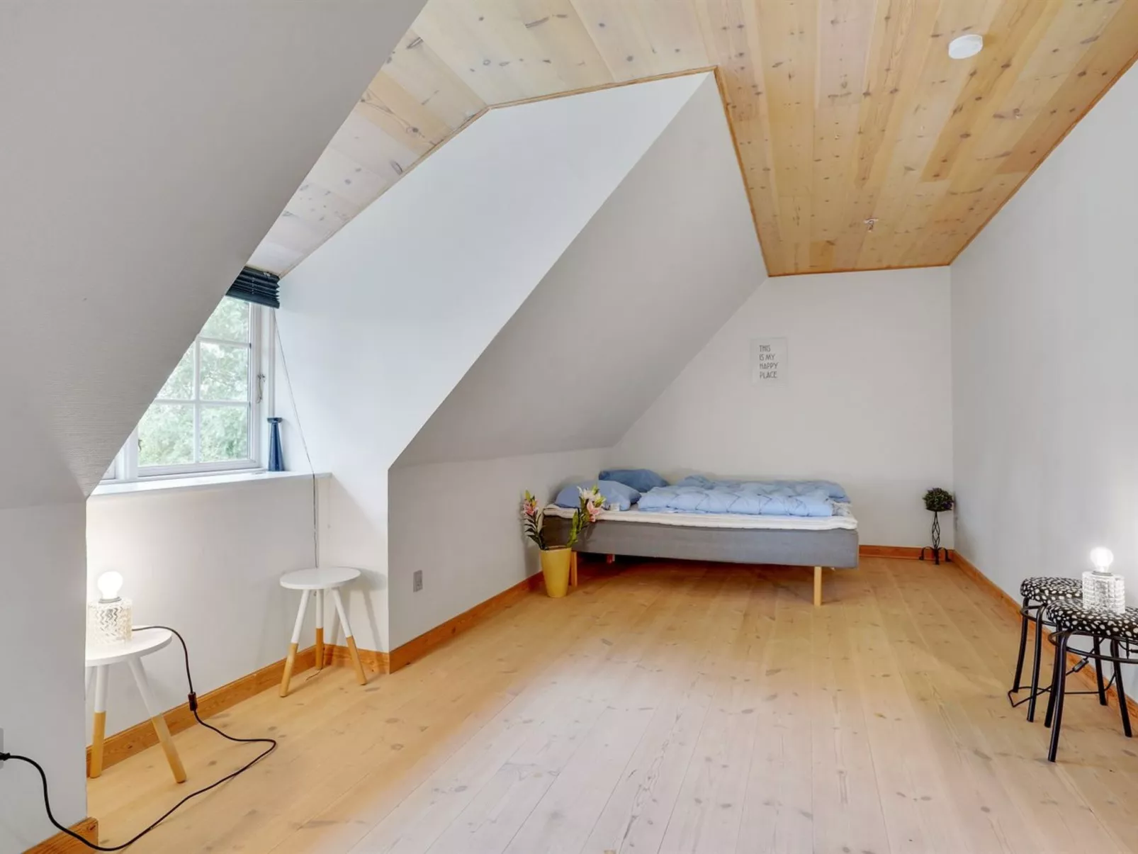 "Knut" - 10km from the sea-Inside