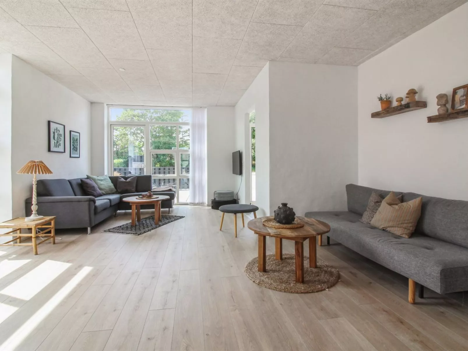 "Laulu" - 2km from the sea-Inside