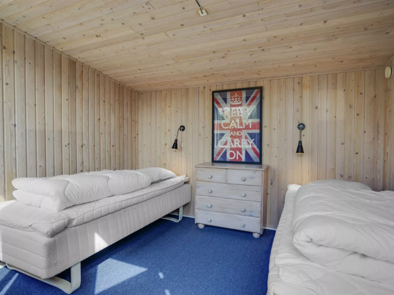 "Yorick" - 1km from the sea-Inside