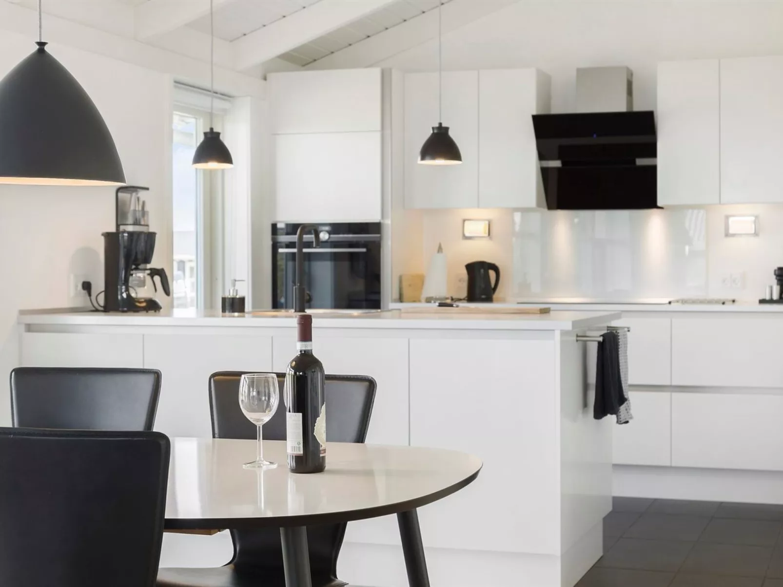 "Paul" - 100m from the sea-Dedans