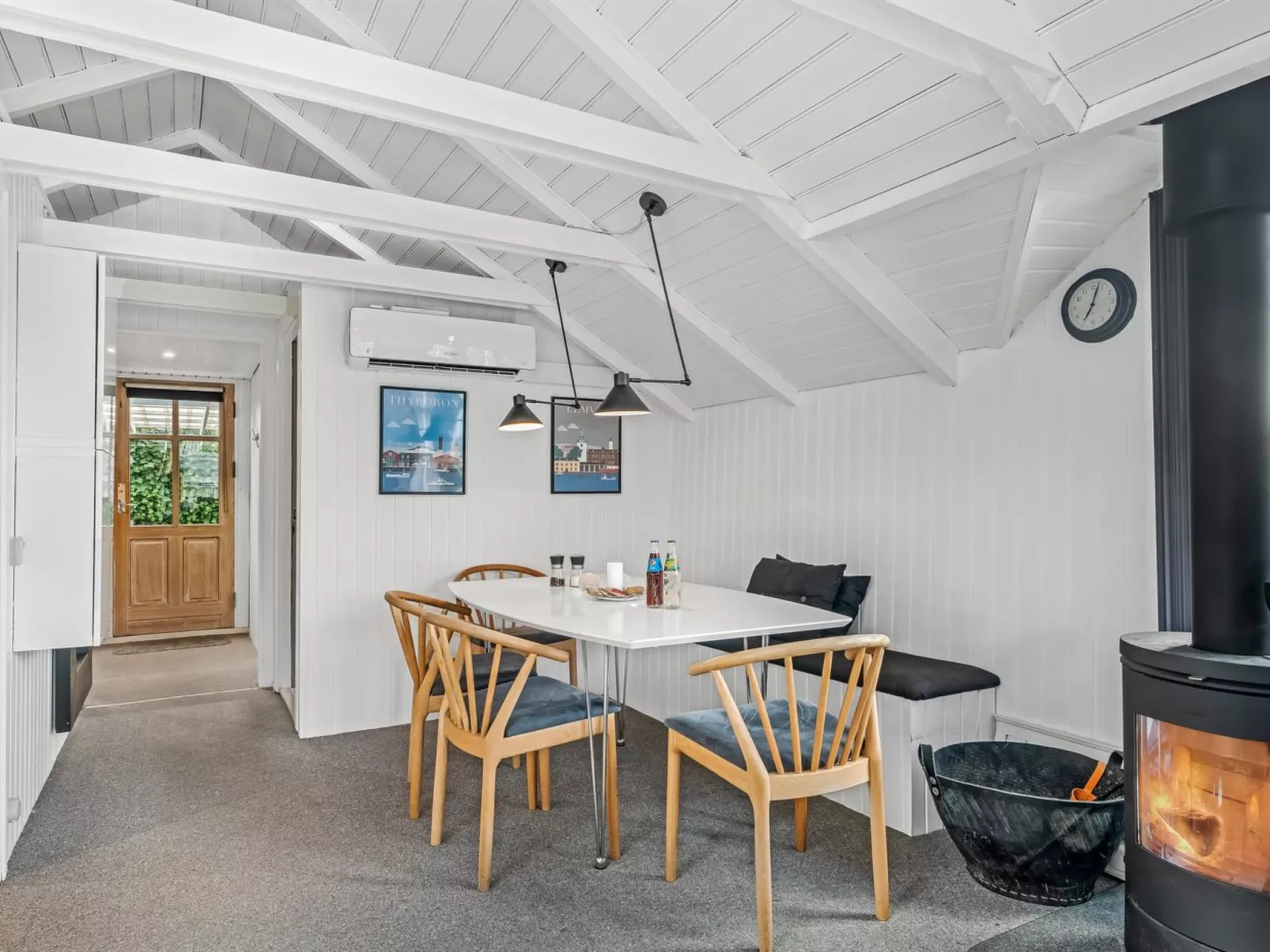 "Aksinja" - 250m to the fjord-Inside