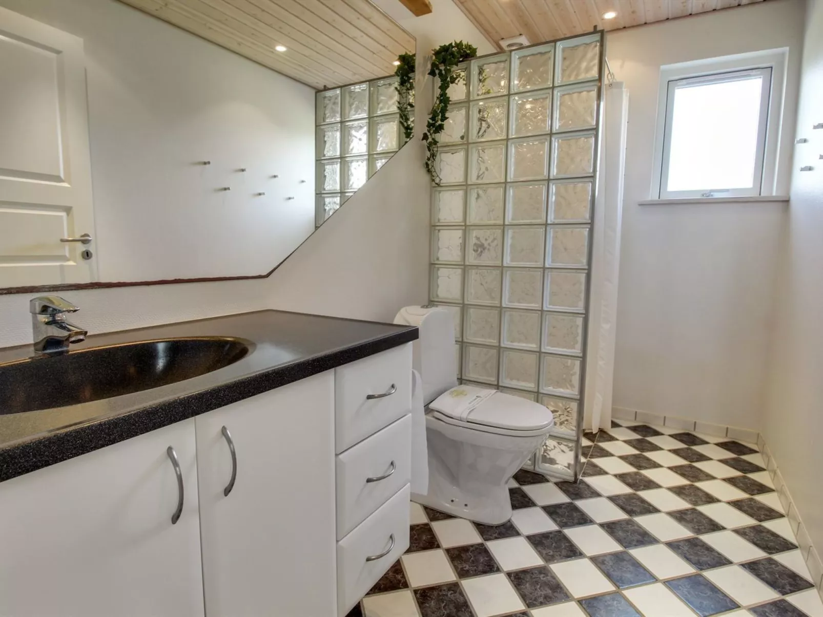 "Börje" - 600m from the sea-Drinnen