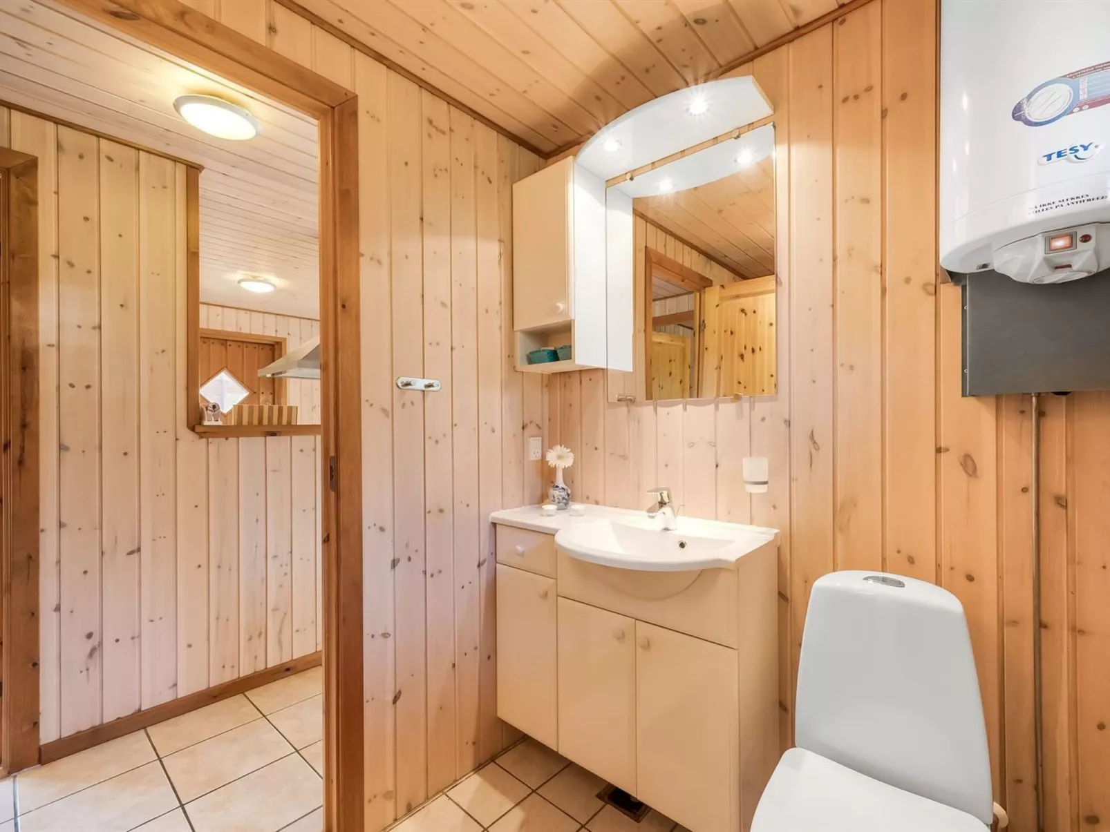 "Engeline" - 300m to the fjord-Drinnen