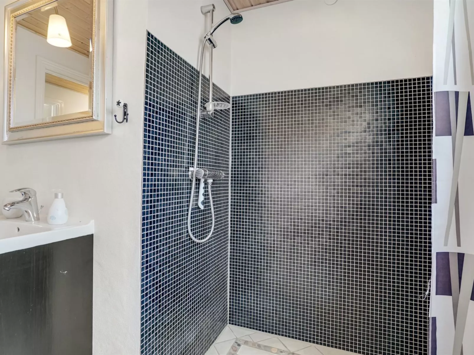 "Swipdagh" - 600m from the sea-Inside