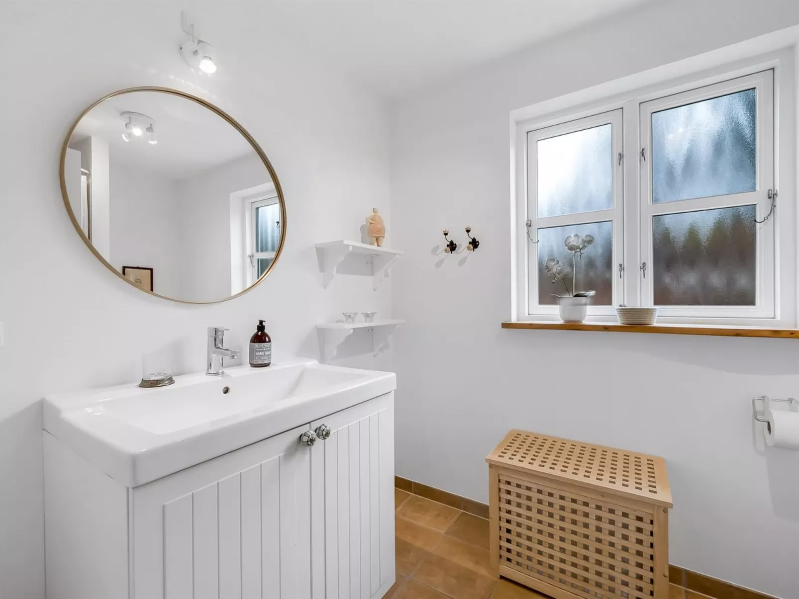 "Mandana" - 10km to the fjord-Drinnen