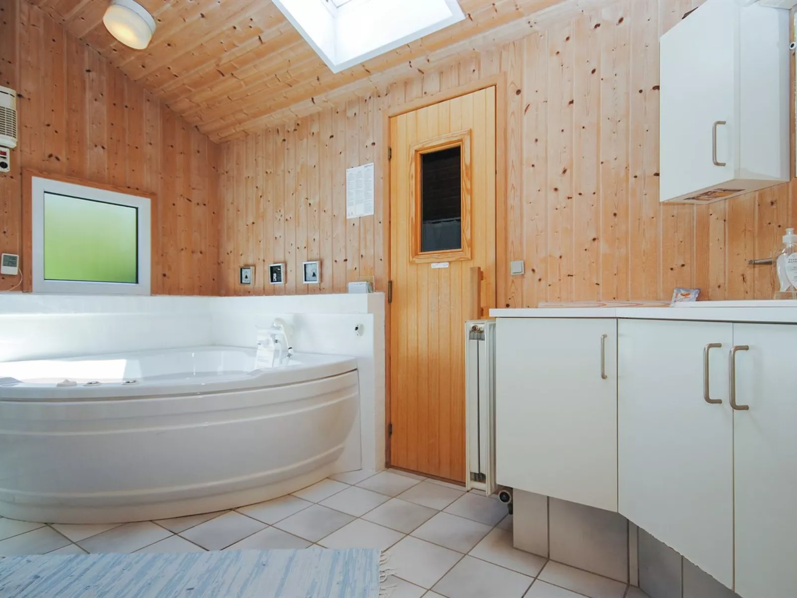 "Heggi" - 900m from the sea-Drinnen