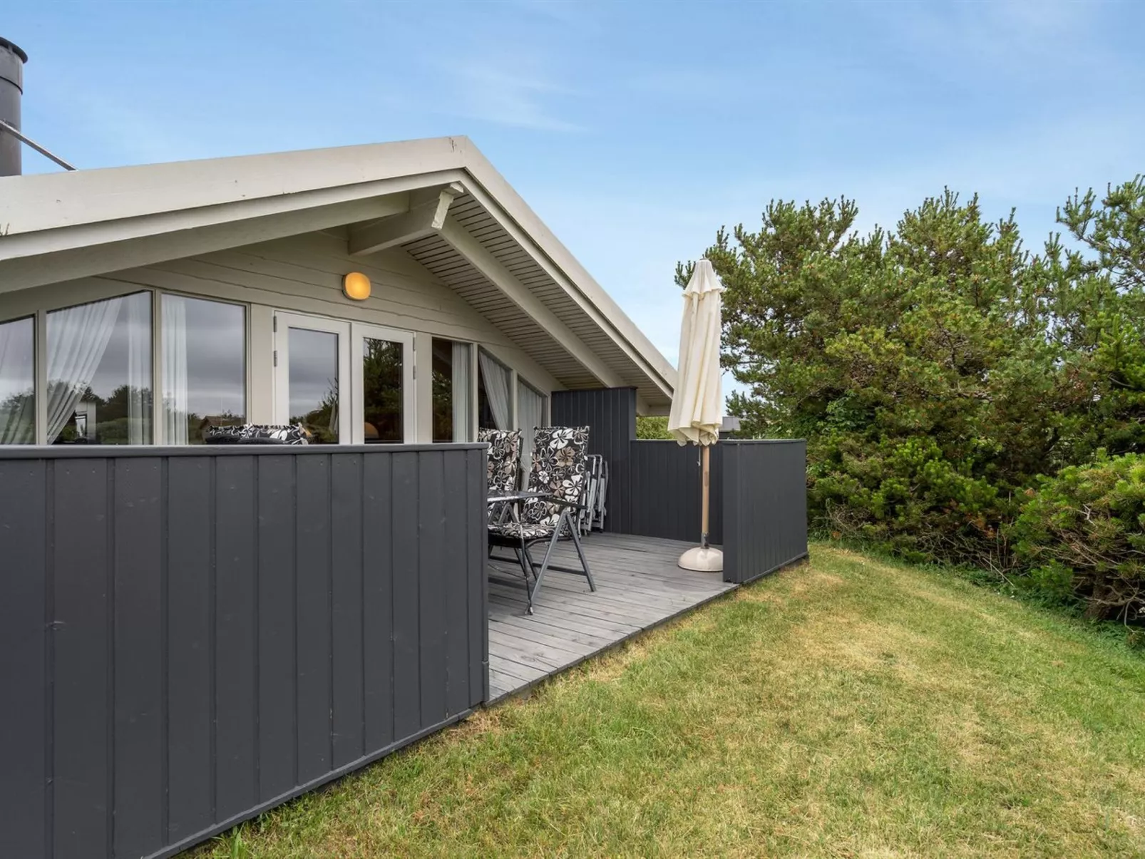 "Bryniulf" - 1.8km from the sea-Outside