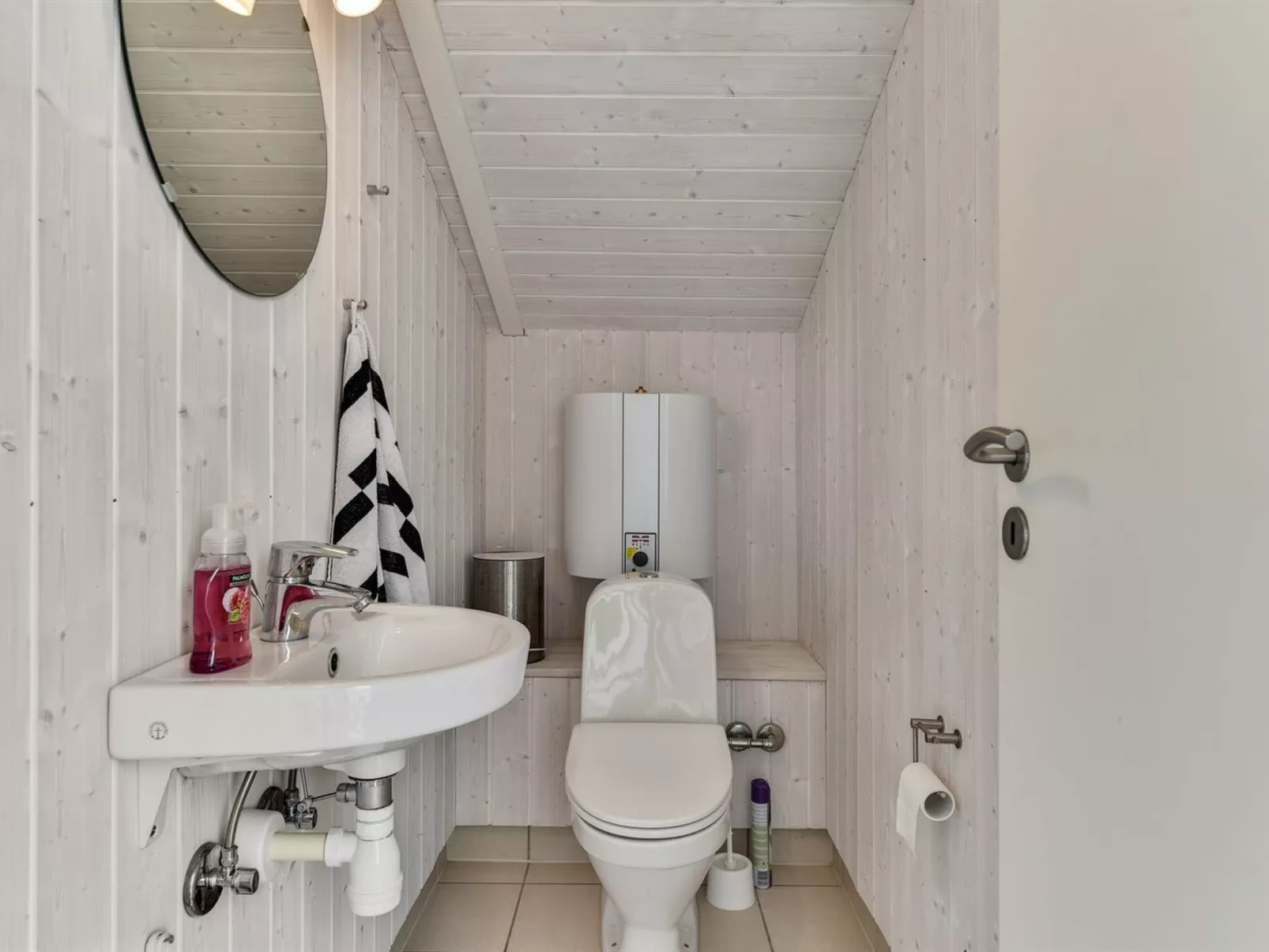 "Sisko" - 600m from the sea-Inside