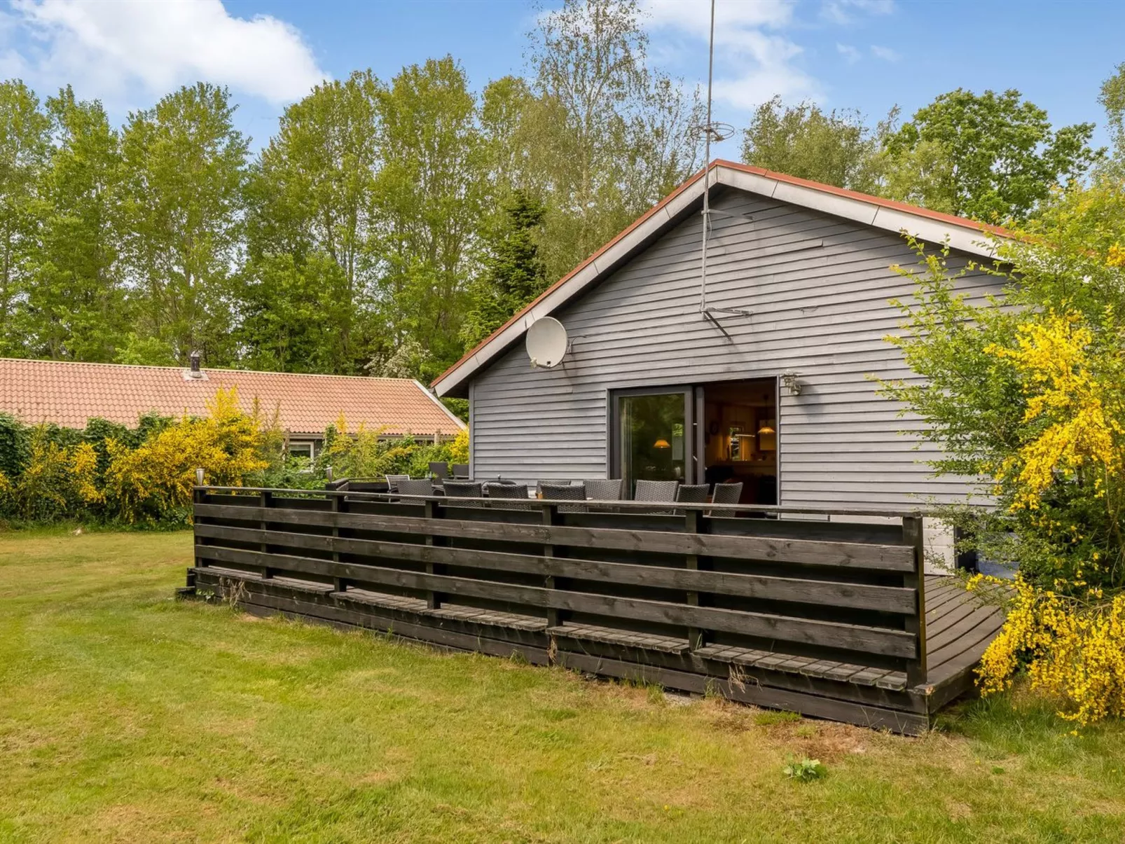 "Anine" - 200m to the fjord-Outside