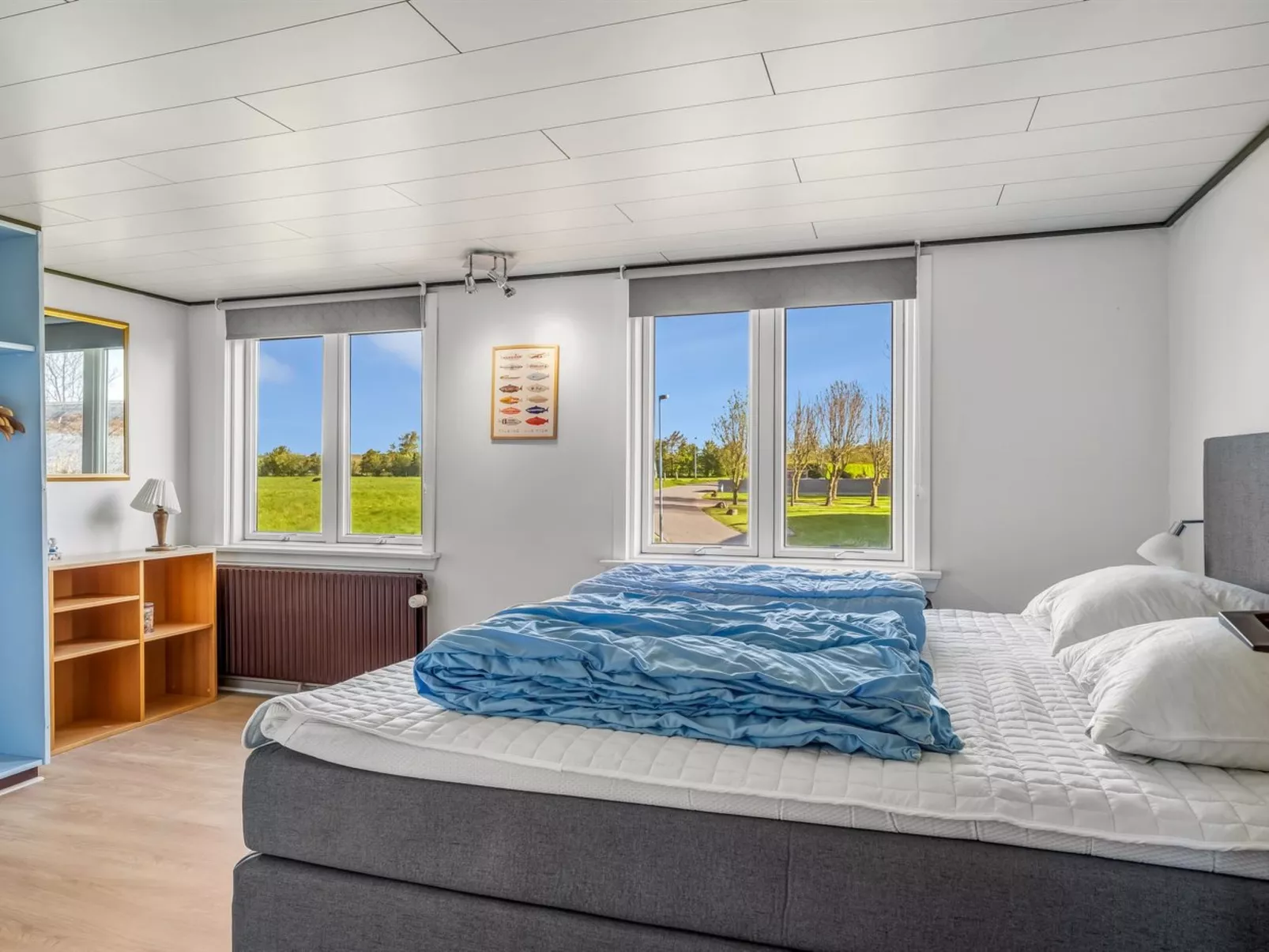 "Kara" - 100m to the fjord-Drinnen