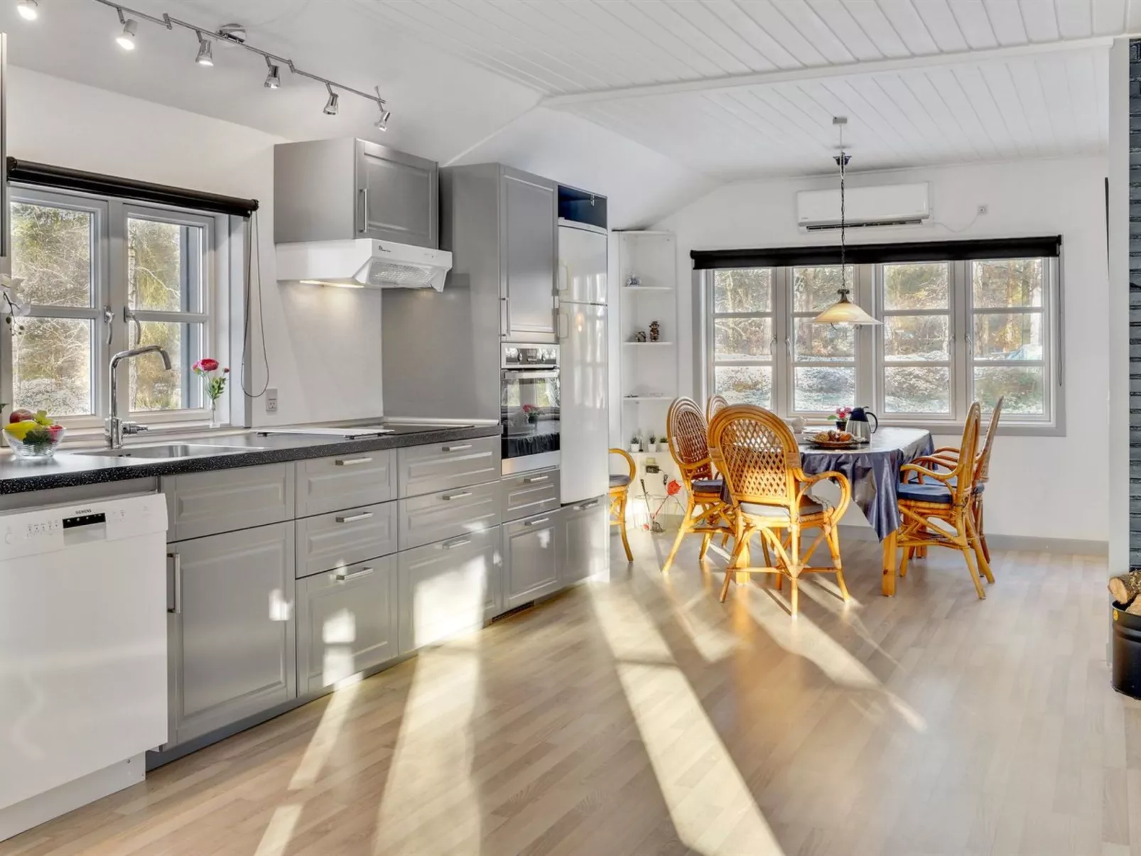 "Agneta" - 750m from the sea-Dedans