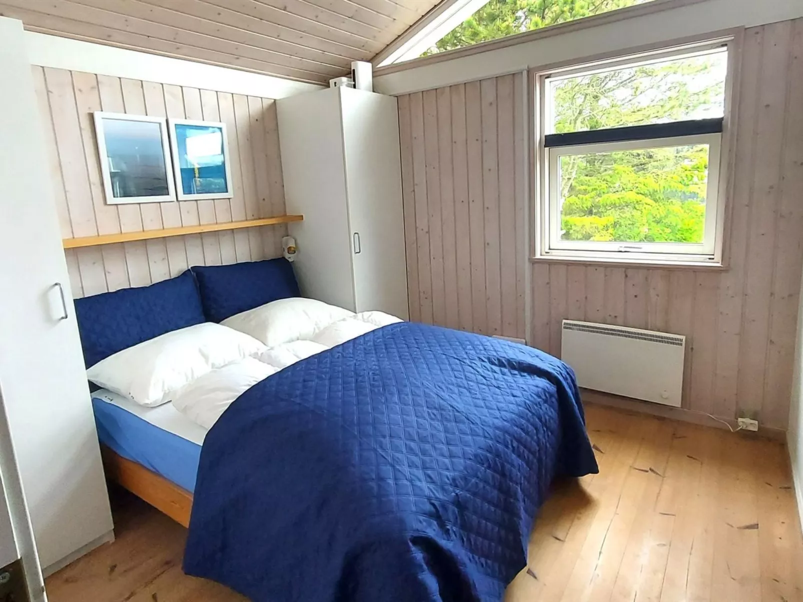 "Thorin" - 100m from the sea-Drinnen