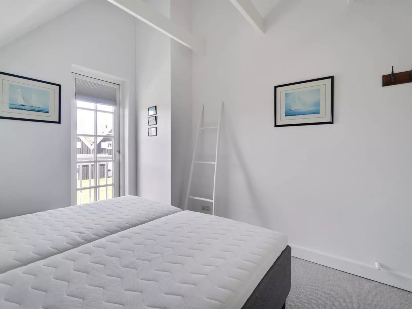 "Anniek" - 1km to the fjord-Inside