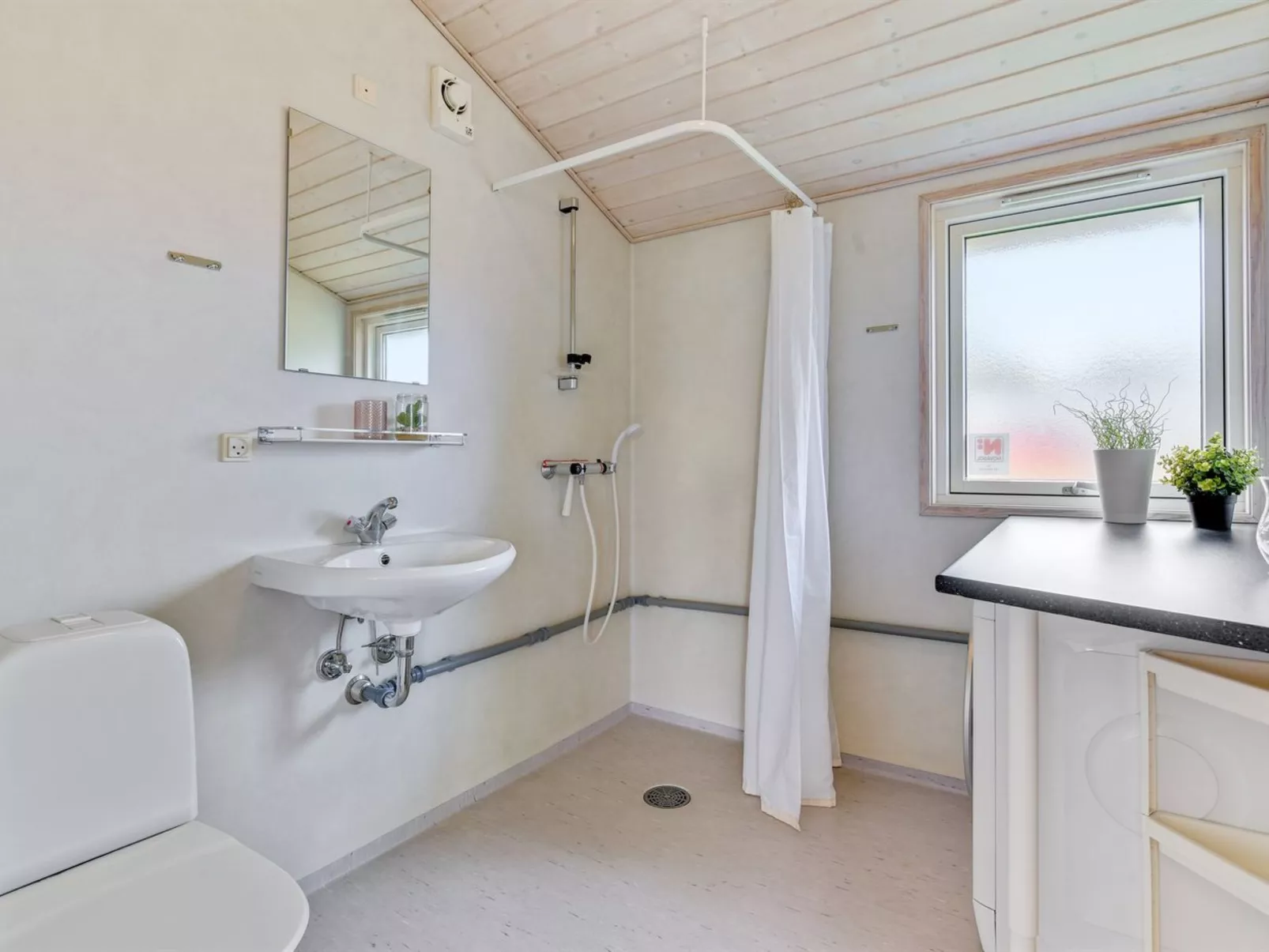 "Helga" - 100m from the sea-Drinnen