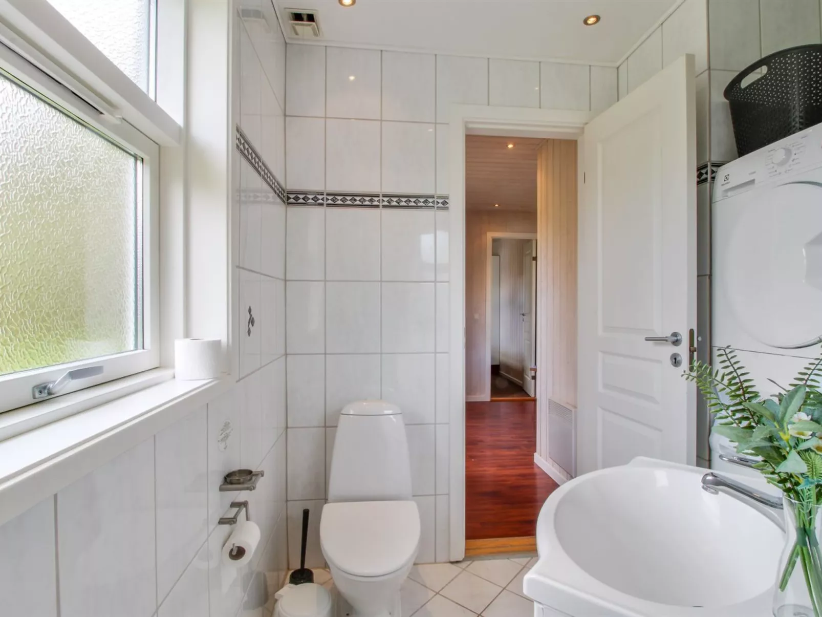 "Hemming" -  from the sea-Drinnen