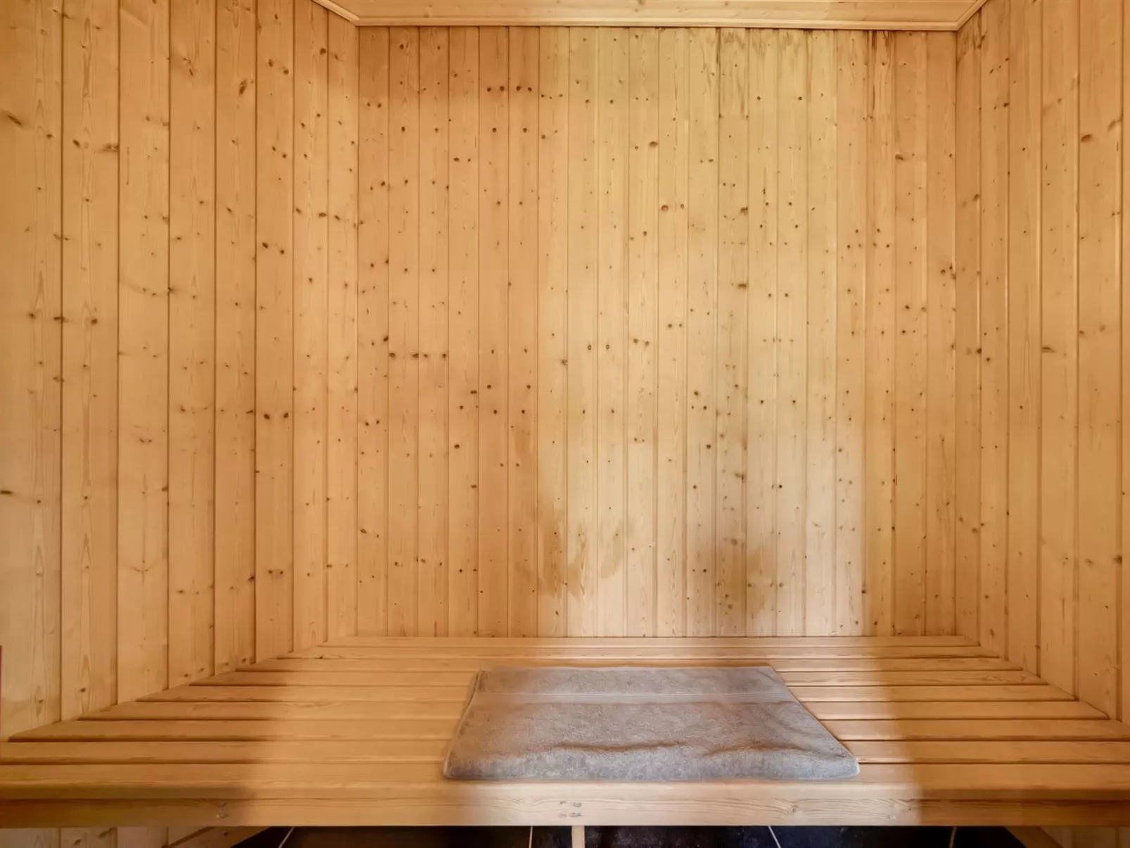 "Gunvald" - 2km to the fjord-Inside