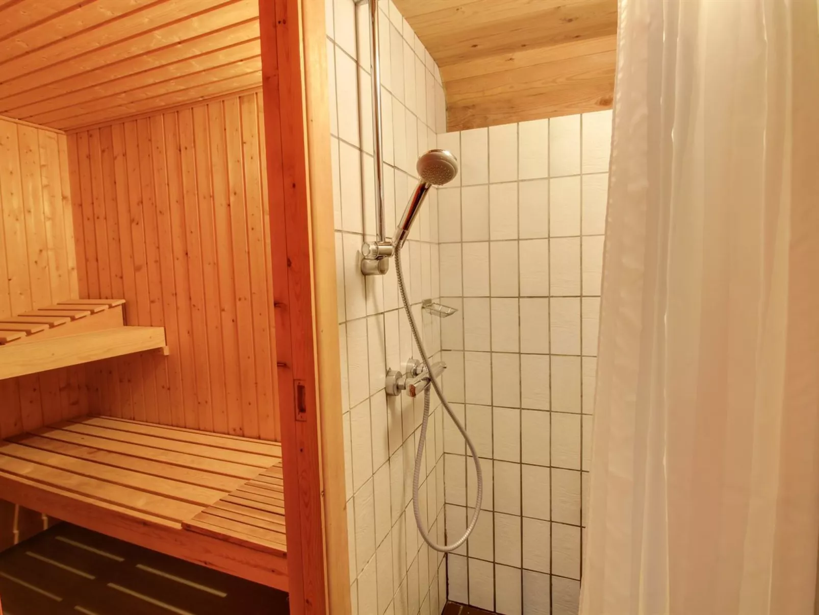 "Tofi" - 400m from the sea-Dedans