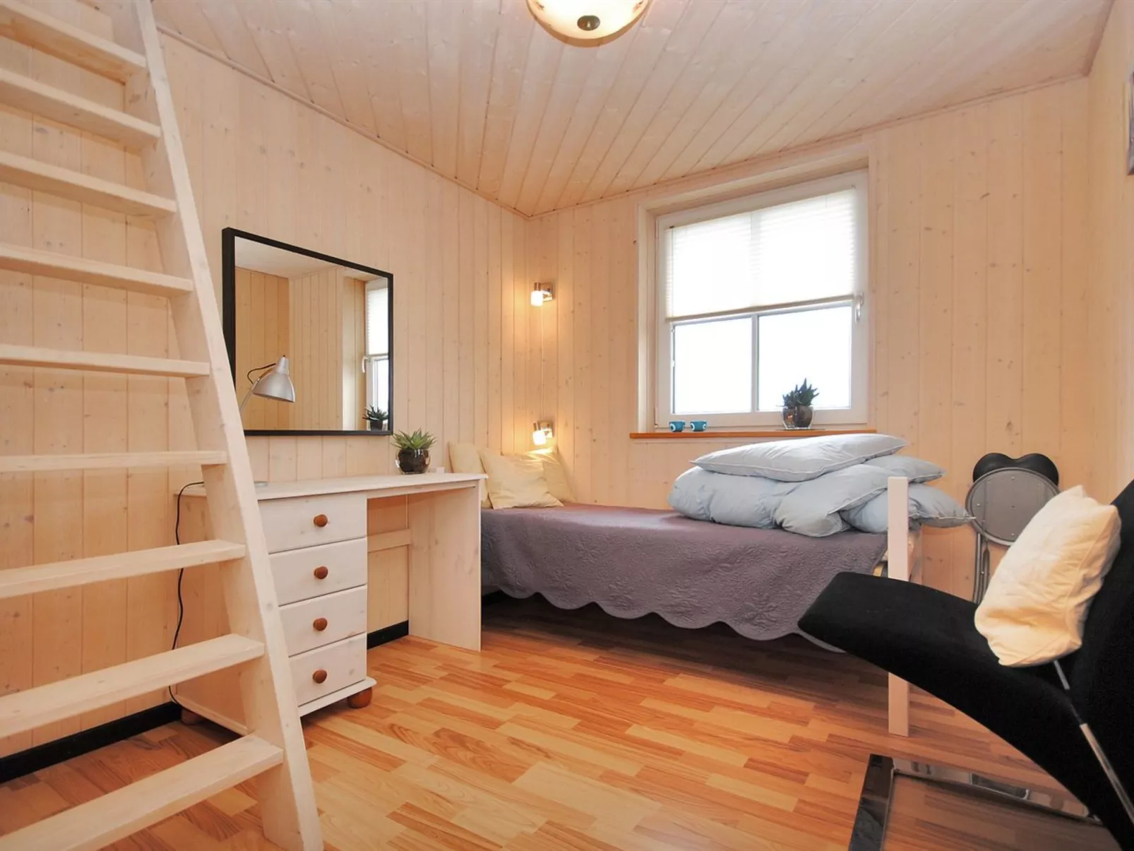 "Eberta" - 200m to the fjord-Dedans