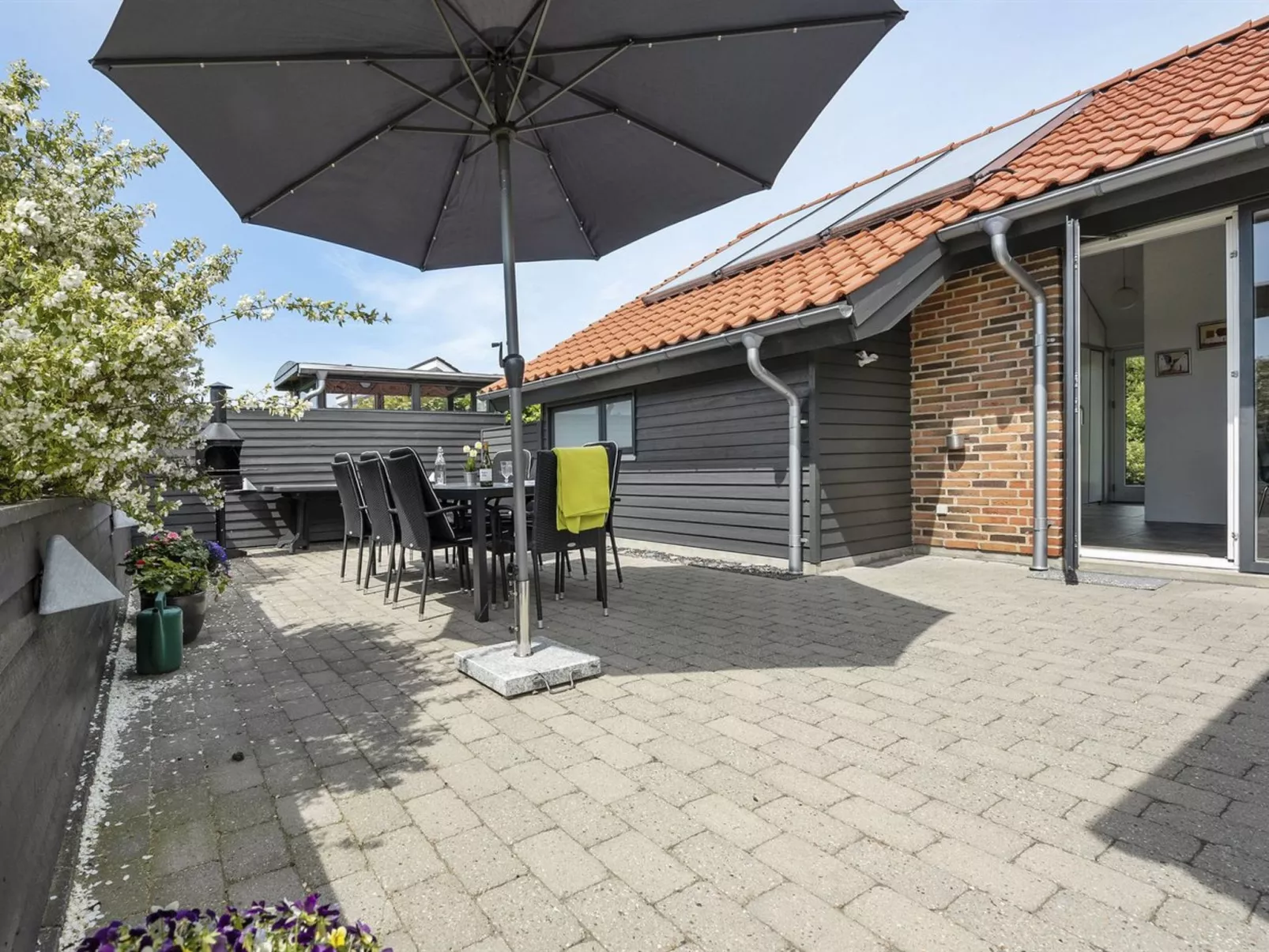 "Donka" - 300m to the fjord-Draußen