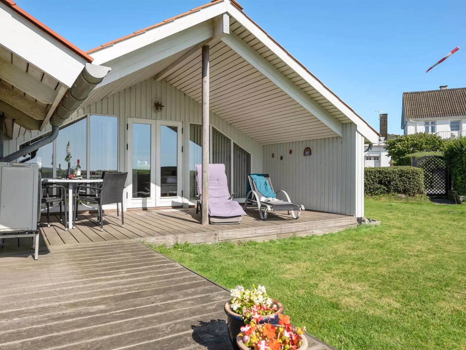 "Katrina" - 50m to the fjord-Outside