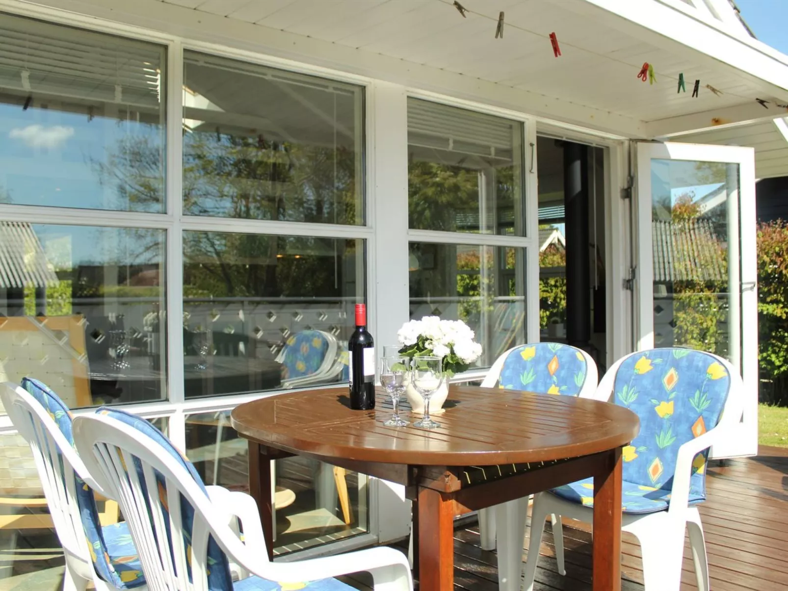 "Yara" - 1km to the fjord-Outside