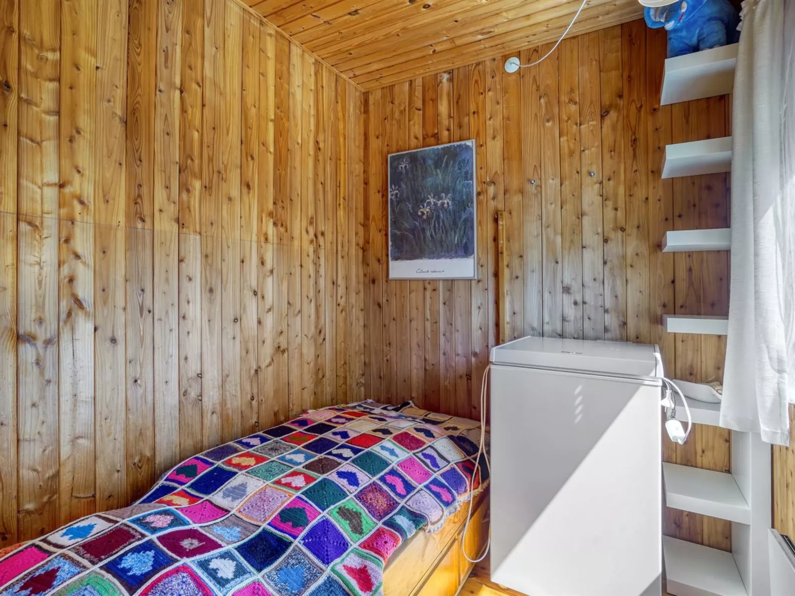 "Ingeborg" - 100m to the fjord-Drinnen