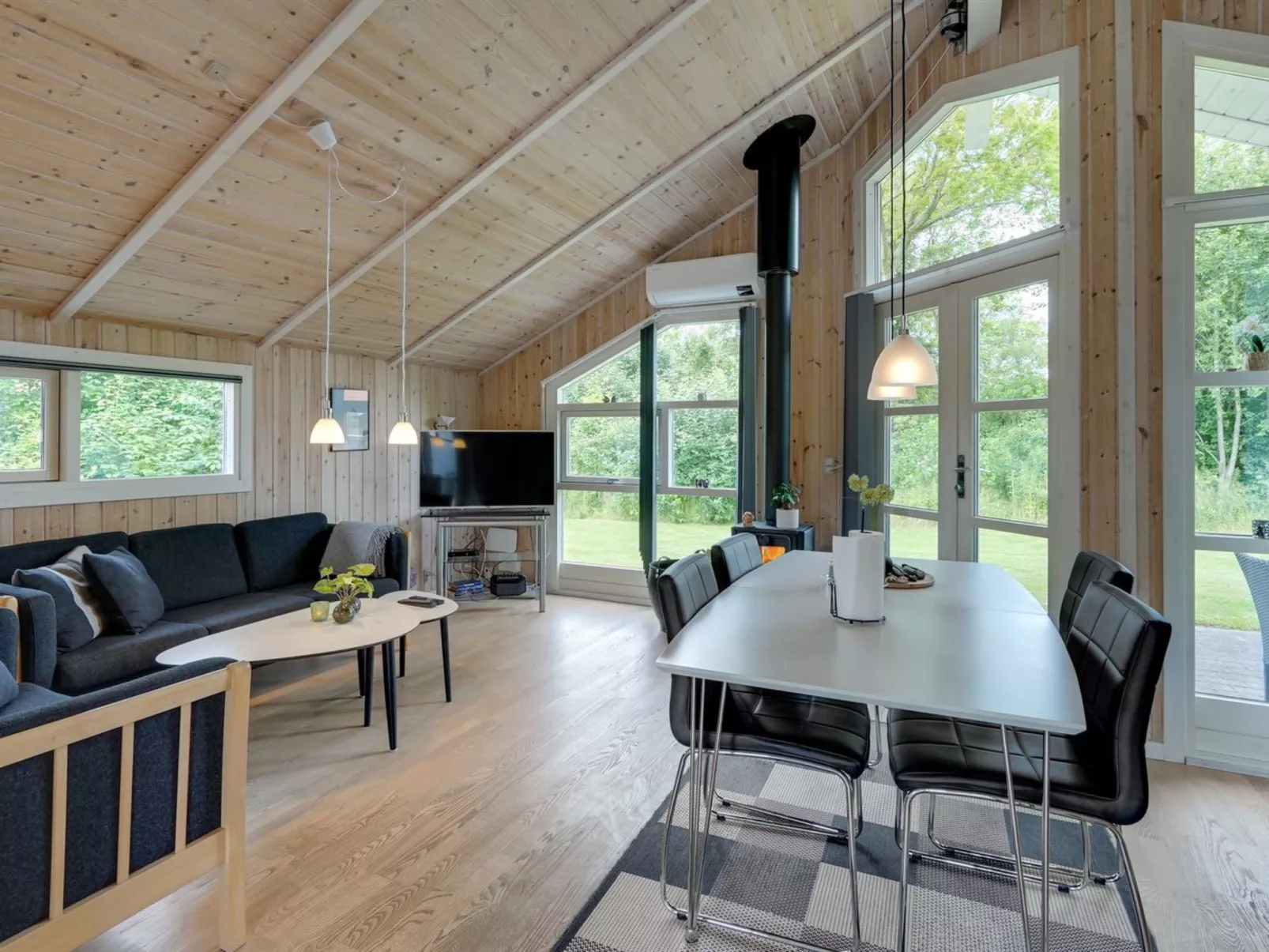 "Jarik" - 1.2km to the fjord-Inside