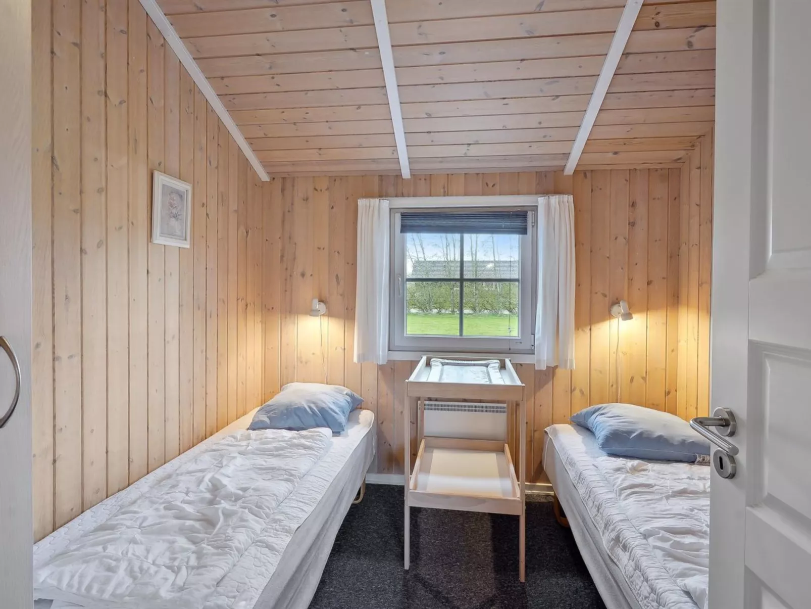 "Tinka" - 1.2km to the fjord-Inside